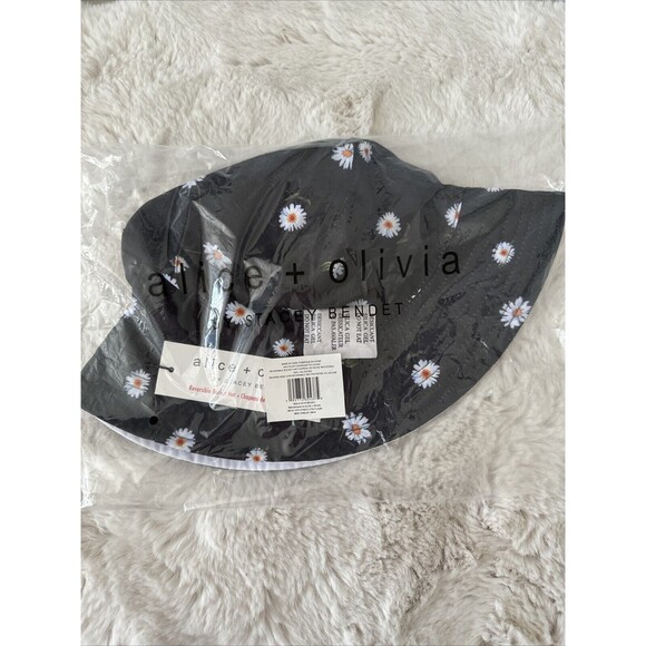 Alice + Olivia  Reversible Bucket Hat Black White Daisies Boho Festival New! - Picture 1 of 4
